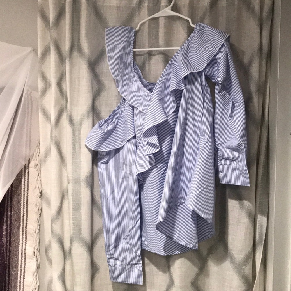 Blouse with off the shoulder